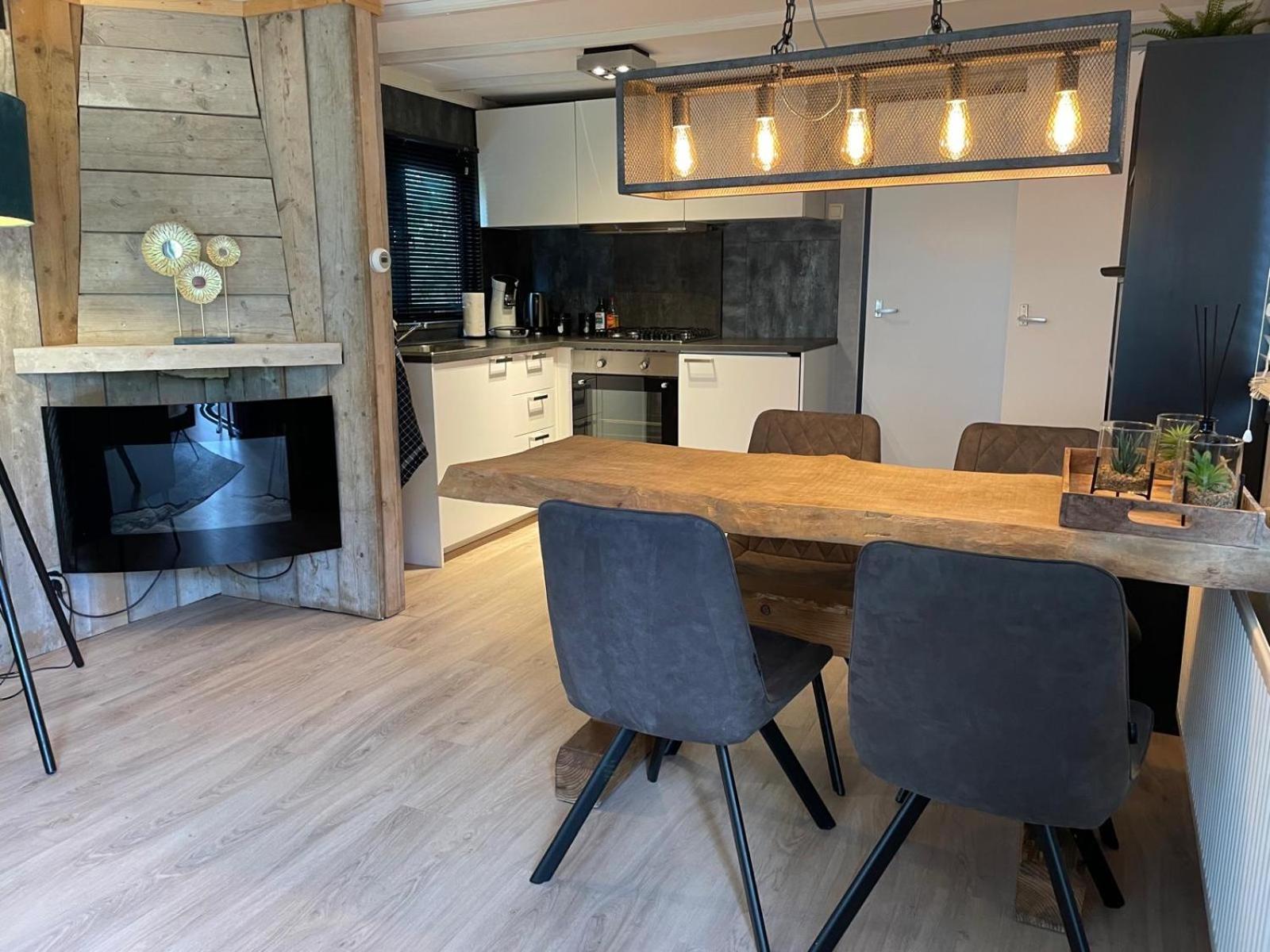 Uniek Chalet Op De Veluwe, In Bosrijke Omgeving. Putten Dış mekan fotoğraf